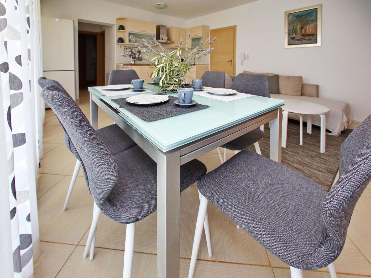 Sun-Kissed Apartment In Bibinje With Garden Habitación foto